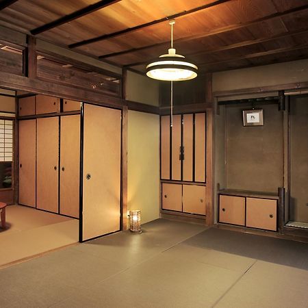 Готель Kiyomizuan 清水庵 車庫2台可 ビフォアアフターの匠 坂田基禎さん改築の京町家 Кіото Екстер'єр фото